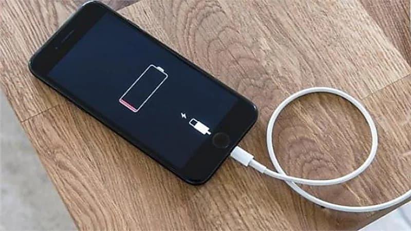 بالفيديو.. ابتكار تقنيات جديدة تشحن بطارية الهاتف خلال دقائق