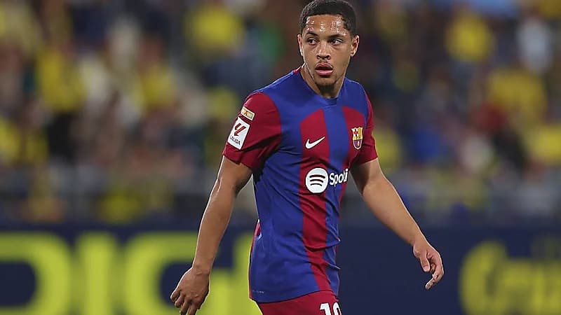 الهلال مهتم بالتعاقد مع مهاجم برشلونة