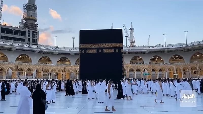 شاهد.. ‏توزيع المعتمرين على مسارات الطواف الافتراضية بالمسجد الحرام
