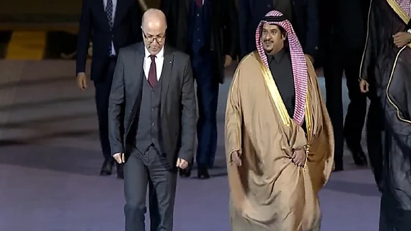 رئيس الوزراء الجزائري يصل الرياض للمشاركة في القمة العربية الصينية