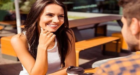 4 ملامح تخطف الرجل حين يرى المرأة للمرة الأولى