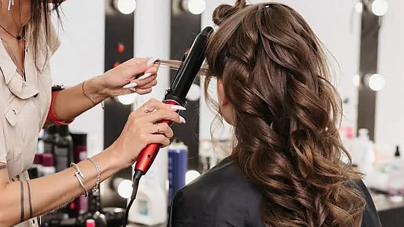 تسجيل إصابات بالإيدز داخل صالونات تجميل تعمل دون تصاريح