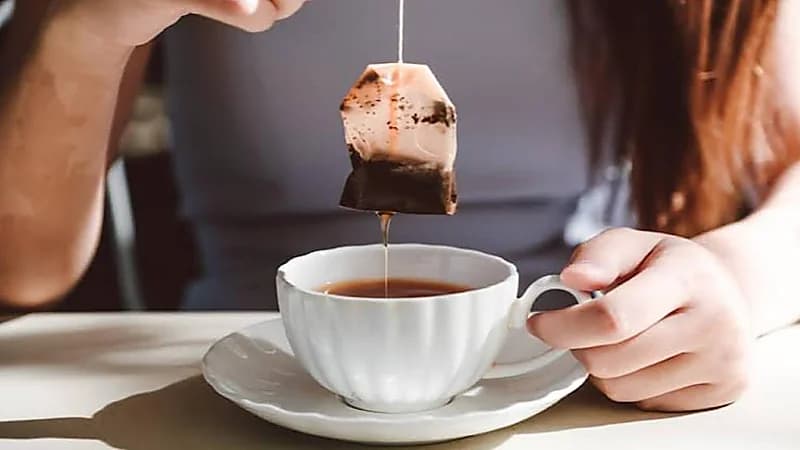 تحذير صحي من استخدام أكياس الشاي البلاستيكية : تتلف الحمض النووي .. فيديو