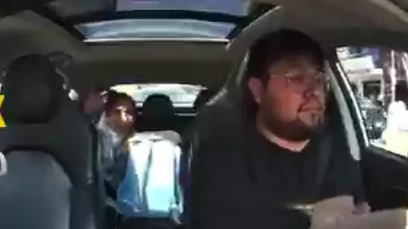 امرأة تهدد سائق أوبر بتهمة التحرش إن لم يصطدم بالسيارة التي أمامه.. فيديو