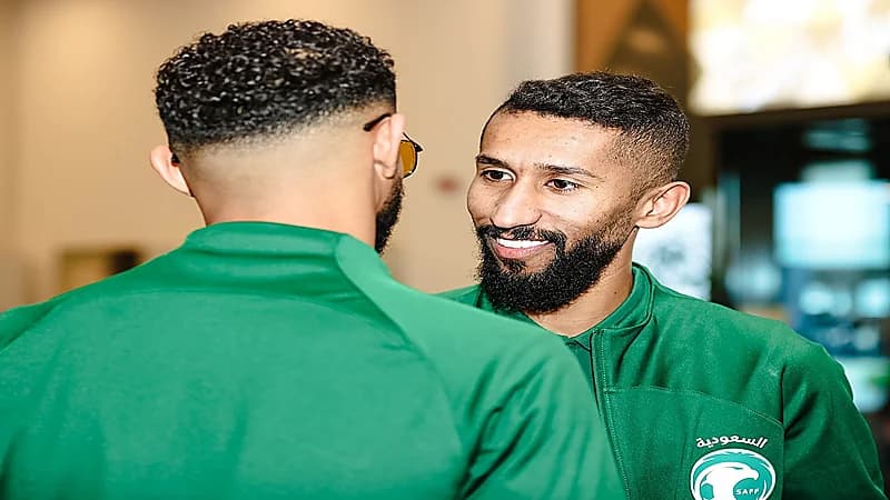 بعثة الأخضر تصل أبو ظبي استعدادًا لكأس العالم