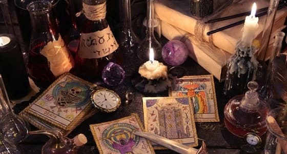 زوج يتهم زوجته بالاستحواذ عليه بالسحر بعد 43 عاما زواج