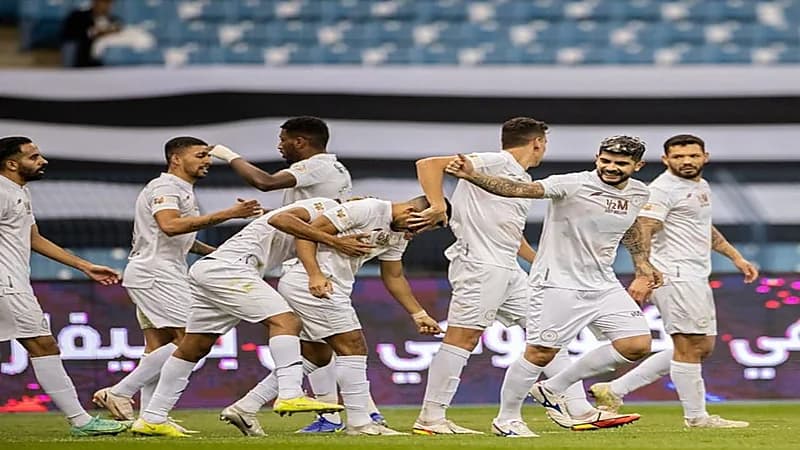 الشباب يتخطى الرائد بثلاثية نظيفة