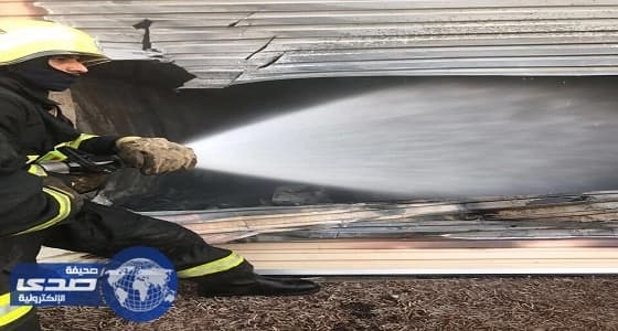 بالصور.. حريق ضخم يلتهم محال تجارية في تبوك