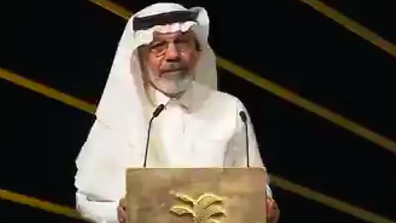 لحظة تكريم إبراهيم الحساوي في مهرجان أفلام السعودية .. فيديو 