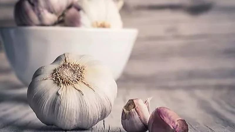 فائدة الثوم الصحية وطرق تناوله