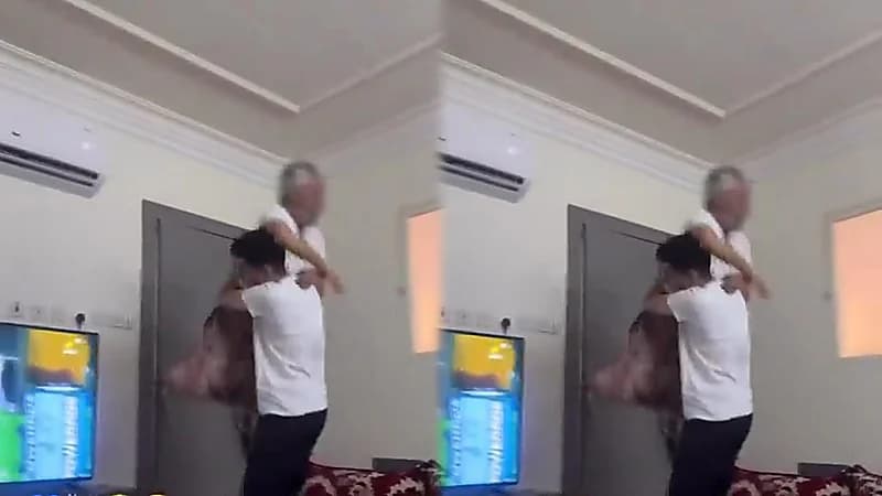 مشجع هلالي يحتفل بحمل والده بطريقة جنونية فرحاً بفوز الزعيم التاريخي.. فيديو