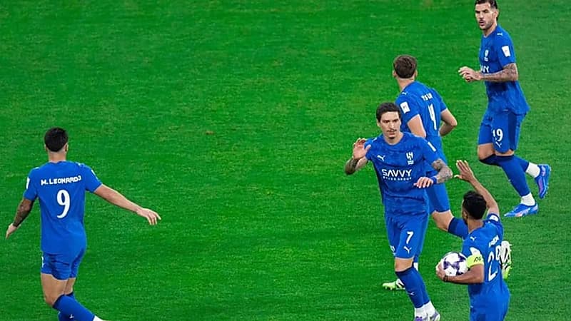 الهلال يقلب الطاولة على الدحيل ويفوز بثنائية.. فيديو
