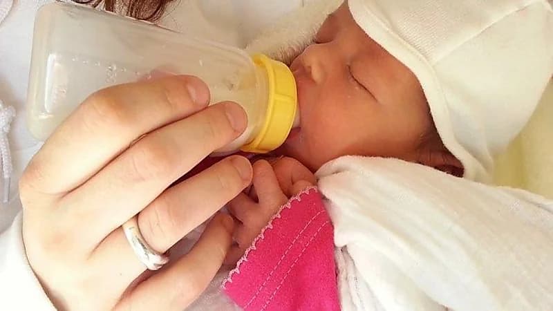 أعراض إصابة الطفل بالارتجاع الصامت