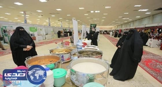 معرض الأسر المنتجة بعرعر يواصل فعالياته