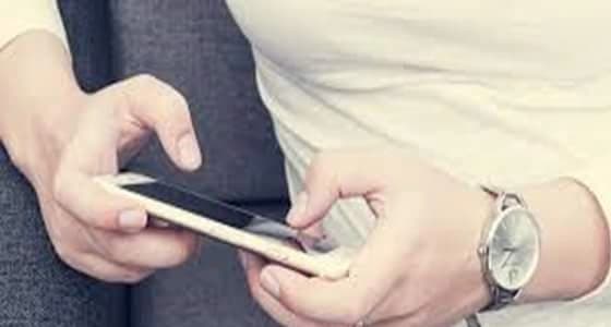 زوج يطلق زوجته بعدما وضع شريحته في جوالها القديم