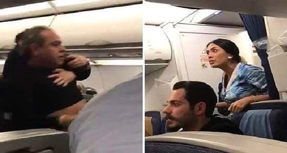 بالفيديو..شجار يحول مقصورة طائرة الى حلبة ملاكمة على ارتفاع 35 الف قدم