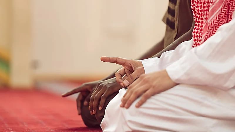 بالفيديو.. حكم جمع النية بين تحية المسجد والسُنة القبلية لصلاتي الظهر والعصر