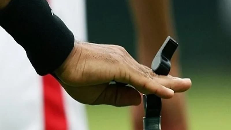 الكشف عن حكام مباريات اليوم في دوري المحترفين