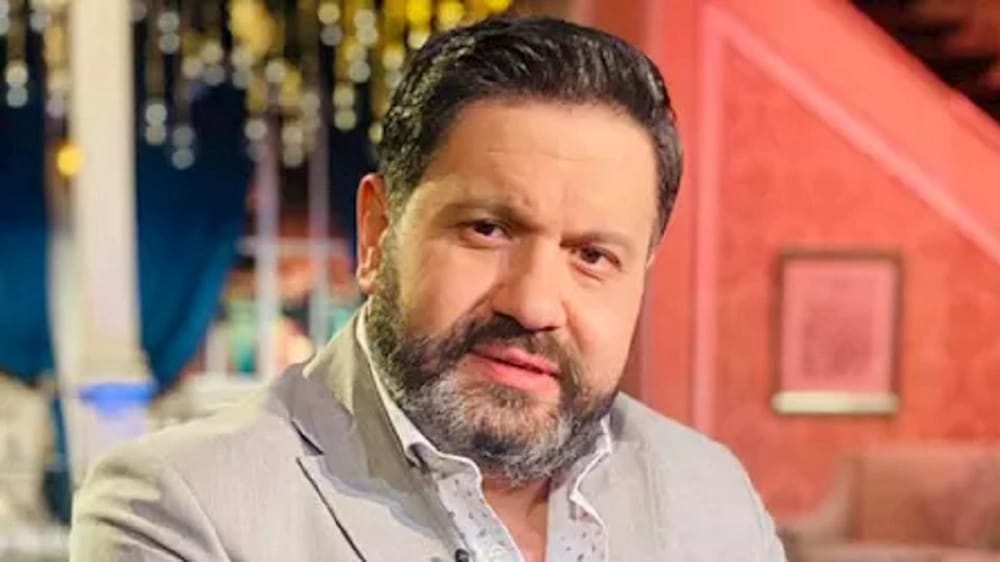 إدوارد يظهر على كرسي متحرك ويثير قلق جمهوره