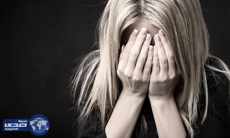 مصرية تروي معاناتها مع زوجها " الديوث " : رفضت النوم مع صديقه فحاول دفني