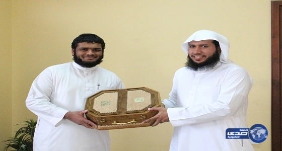 هاجر من كندا ليقيم في المملكة.. بلال يحقق حلم والده ويحفظ القرآن كاملاً