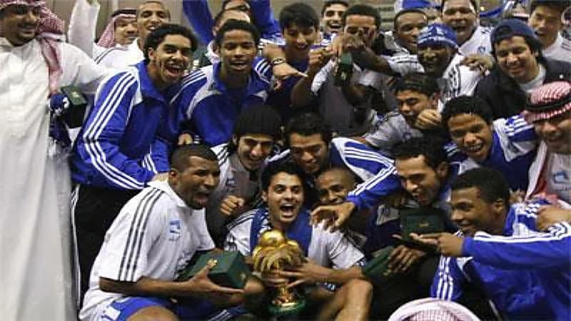 شاهد.. لحظة احتفال الهلال بذكرى تتويجه ببطولة كأس ولي العهد