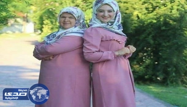 بالصور.. جلسة تصوير لأم وابنتها تٌثير اعجاب المتابعين