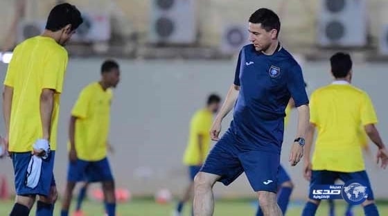 إنجليزي يتعاقد مع سانشيز