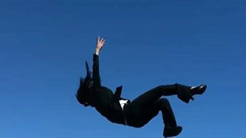 سيدة حامل تسقط من الدور الثالث بمكة و"الصحة" تتفاعل