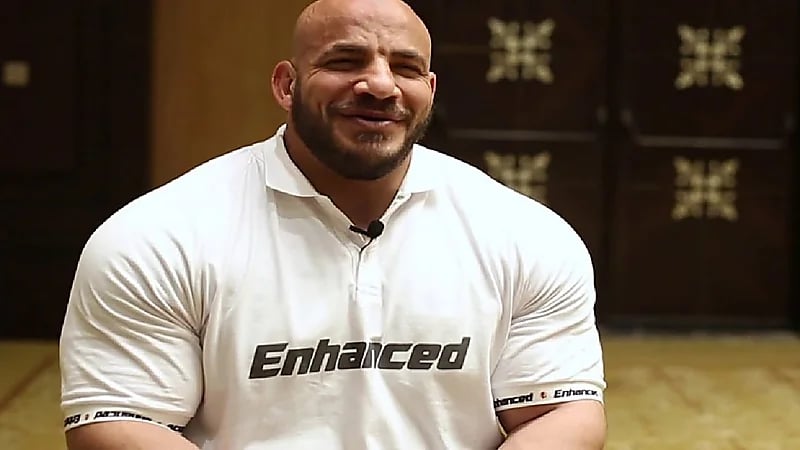 "بيغ رامي" يثير الجدل في أول ظهور له بعد زواجه الثاني