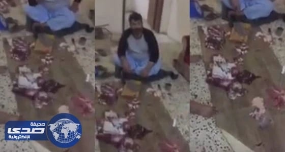 بالفيديو.. مواطن يكشف تجهيز عمالة باكستانية لحم " حمار "