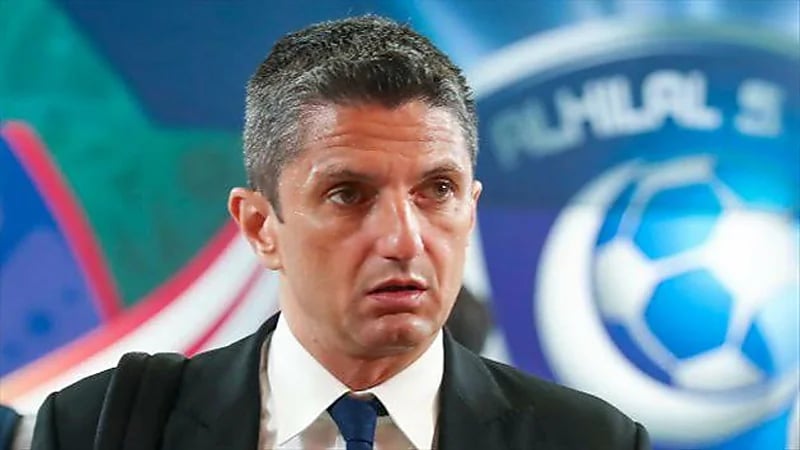 شاهد.. لوشيسكو لم يتمالك نفسه من البكاء أثناء وداع لاعبي الهلال 