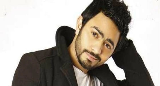 تامر حسني يعد طفلا خرج من " ذا فويس كيدز " بمفاجأة