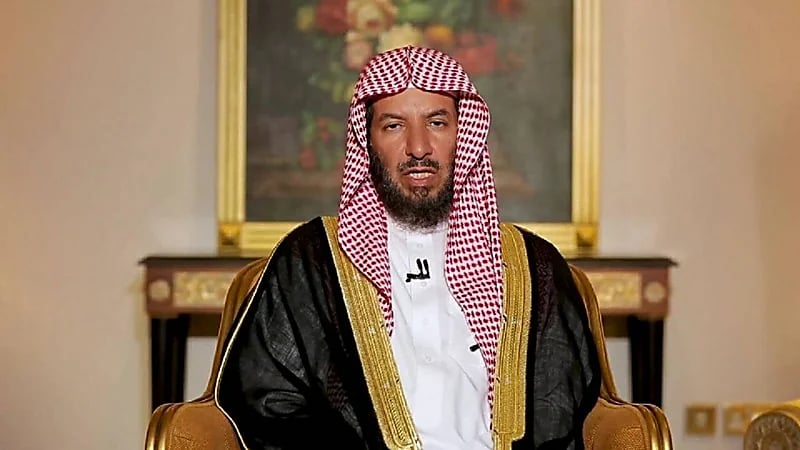 بالفيديو.. الشثري يوضح الحكم الشرعي في جواز منع الابن والدته من الزواج