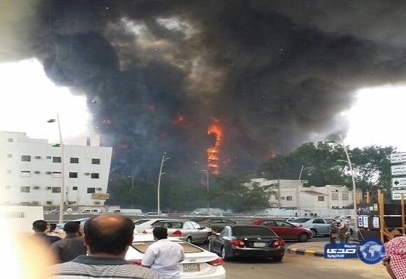 بالفيديو.. إخماد حريق هائل بفندق حي العزيزة في العاصمة المقدسة
