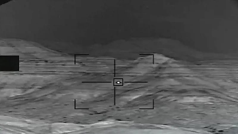 إغلاق محلين وضبط 55 بدلة عسكرية و200 قطعة أنواط ورتب مخالفة بالرياض