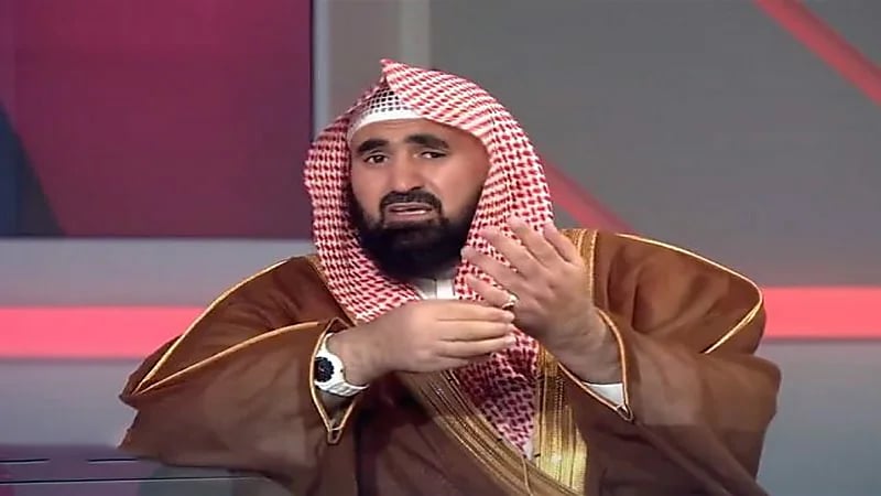 شاهد.. قصة راقٍ يبيع "جركل أخضر" بـ 22 ألف ريال لعلاج ابن أحد المسؤولين