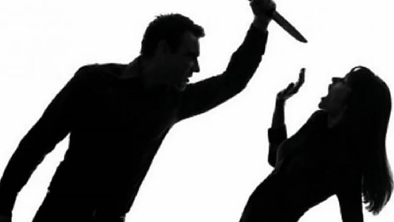 خلاف ينتهي بقتل رجل لزوجته ورمي جثتها في الشارع