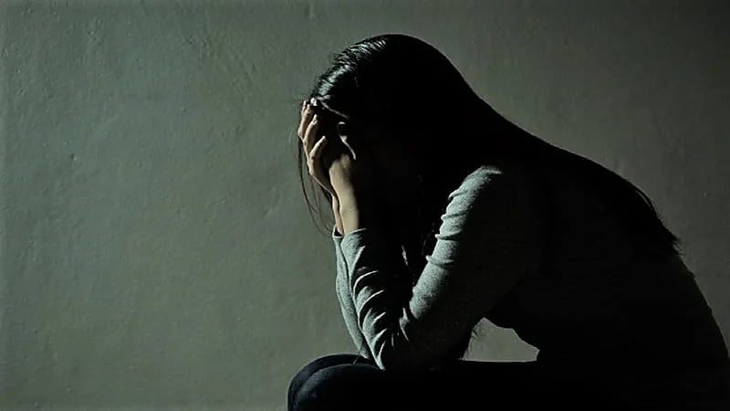 ترزي يعتدي جنسياً على ابنته ويسلم نفسه للشرطة