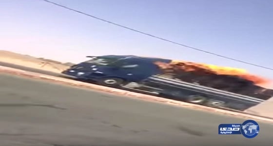 بالفيديو.. رجل أمن يقود شاحنة مشتعلة وينقذ محطة وقود من كارثة في حائل