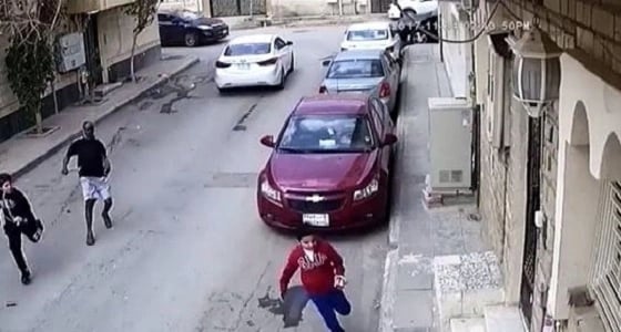 " شرطة الرياض " تكشف ملابسات القبض على حامل الساطور محاول اختطاف الطفلين