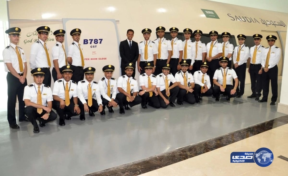 مواطنون يعثرون على حية سامة بداخل علبة مياة غازية