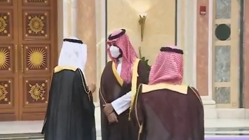 شاهد.. رسالة مؤثرة من "ميسي" إلى صديقه "أغويرو" بعد اعتزاله كرة القدم