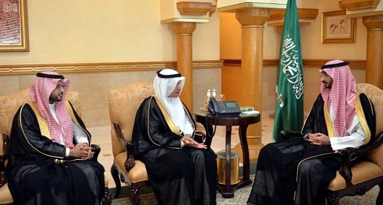 نائب أمير مكة يتسلم تقريرا عن مشروعات المدينة الجامعية بالطائف