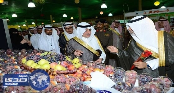 أمير تبوك يدشن مهرجان الورد والفاكهة في نسخته الخامسة