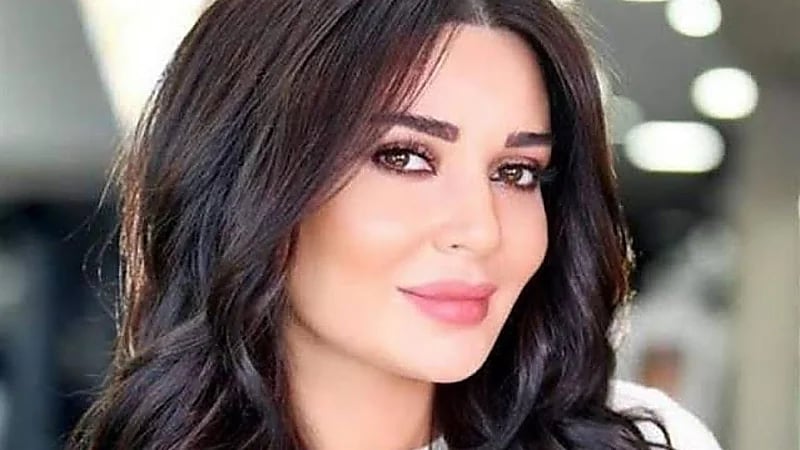 رقص سيرين عبد النور مع نجم شهير أمام زوجها يثير موجة من الجدل.. فيديو