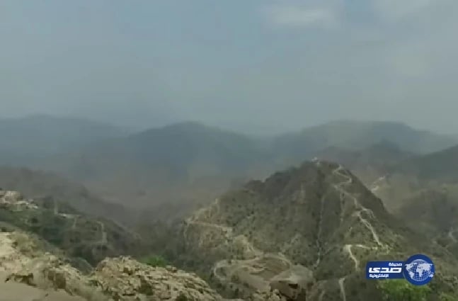 بالفيديو..  القوات السعودية تدمر مخابئ للحوثيين على الحدود بطائرات "الأباتشي"