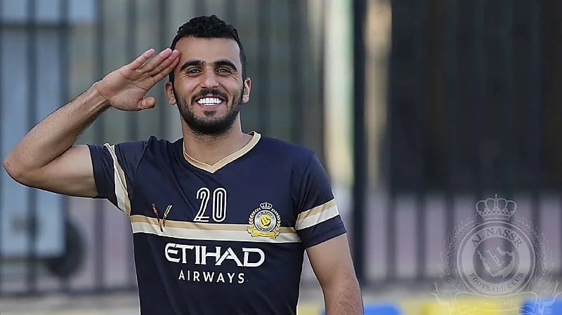 إكمال عقده أو الرحيل نهائيًا .. آل منصور يرفض الإعارة