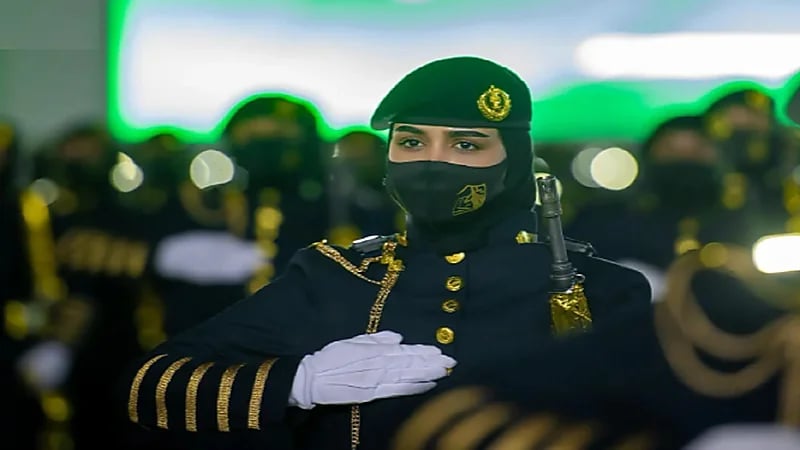 تخريج الدورة التأهيلية للفرد الأساسي للمجندات بمعهد التدريب النسوي.. فيديو وصور