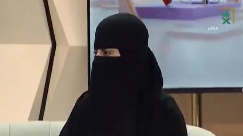 هل أصبح الخُلع بـ "ضغطة زر "؟.. قانونية تجيب 